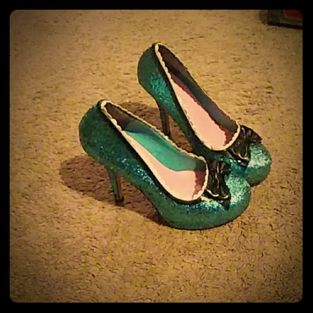 Leg avenue heels sparkling blue